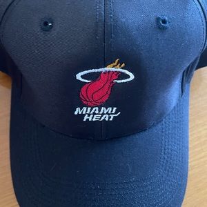 VINTAGE RARE MIAMI HEAT SNAPBACK HAT (Early 2000’s) Handed out at the Arena